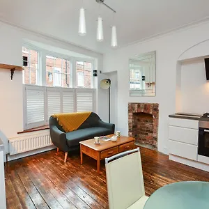 The Location- 1 Free Private Parking Space - 60 Second Walk 2 Minster! , York United Kingdom