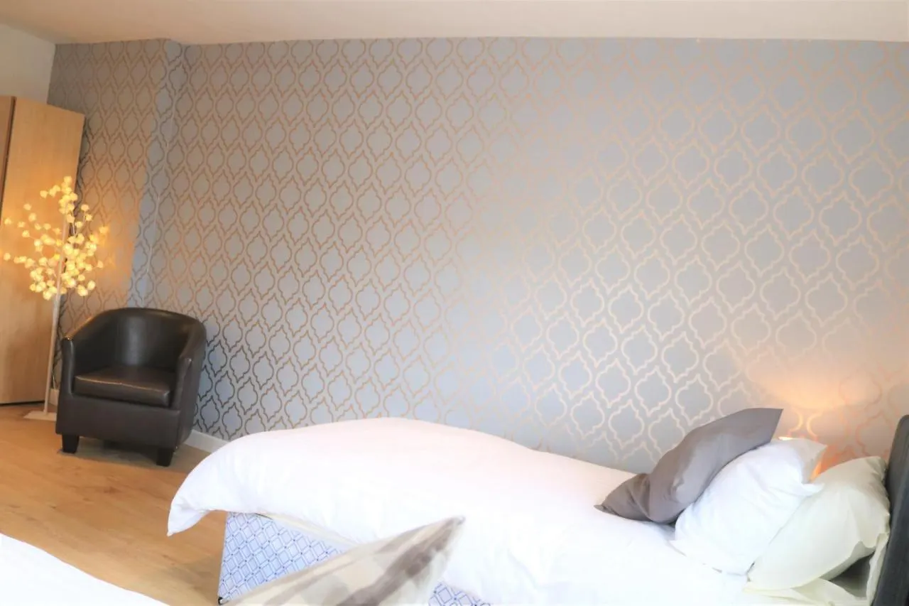 3 Bedroom City Centre Apartment In Lauriston Place Edinburgh 0*,  United Kingdom